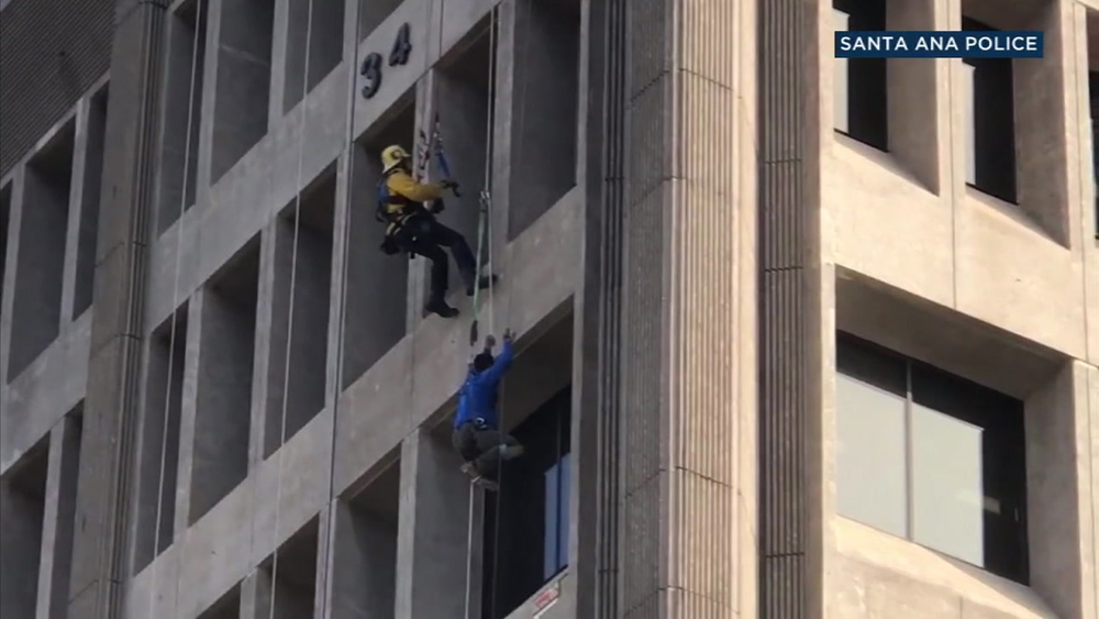 Worker rescued after dangling from Santa Ana building