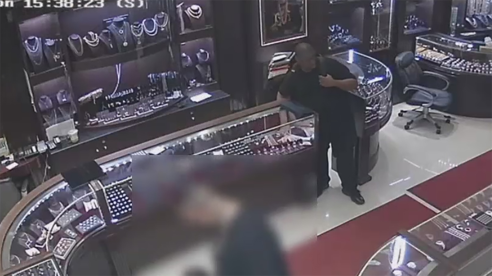 Police searching for man who stole $97,000 worth of jewelry from ...