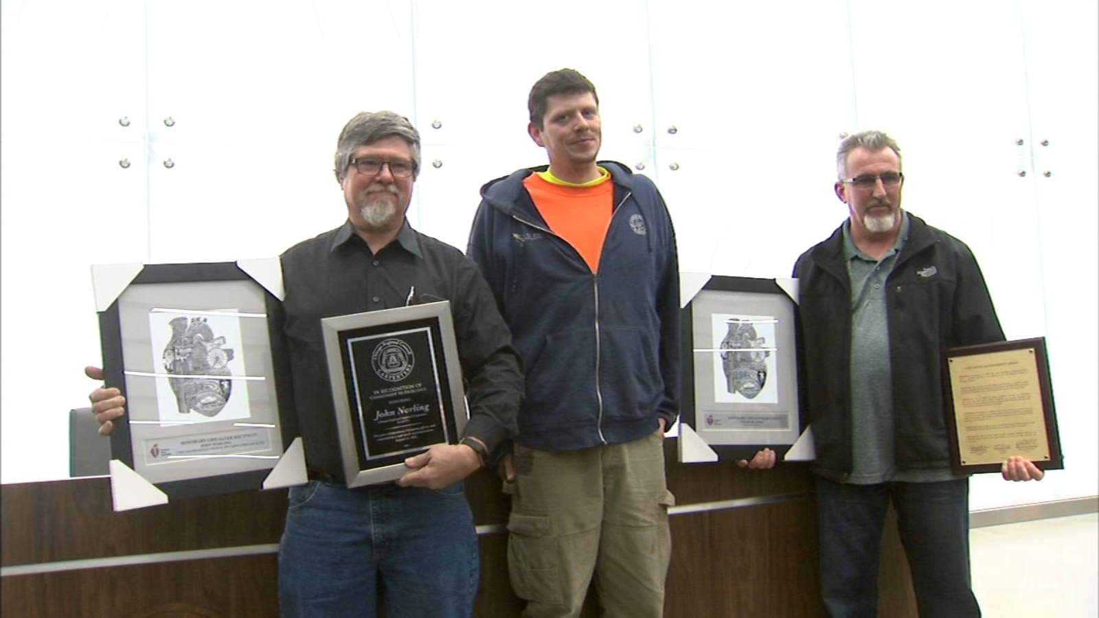 Electricians honored for saving coworker's life ABC7 Chicago