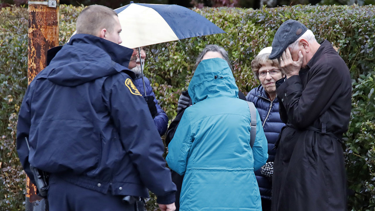 Pittsburgh officials give update on deadly synagogue shooting