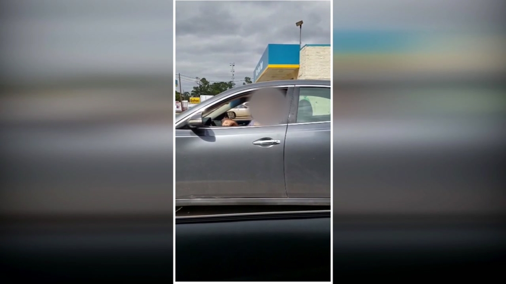Man behind racial slur road rage apologizes