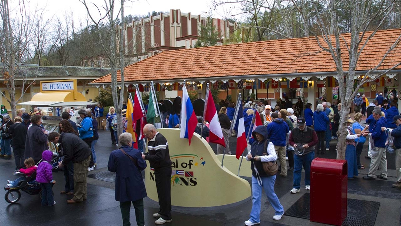 Woman Sues After Fall On Dollywood Theme Park Ride Abc13 Houston