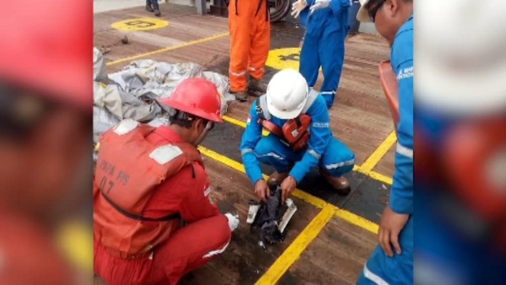 Indonesia Lion Air flight with 189 on board crashes into sea