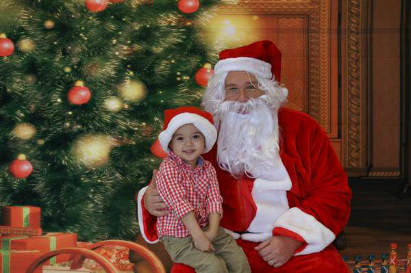 Adorable kids getting into the holiday spirit.