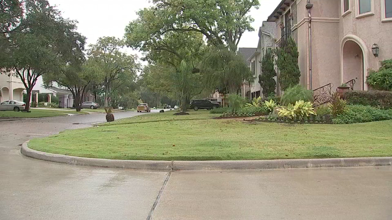 Police searching for man who allegedly exposed himself to two women in ...