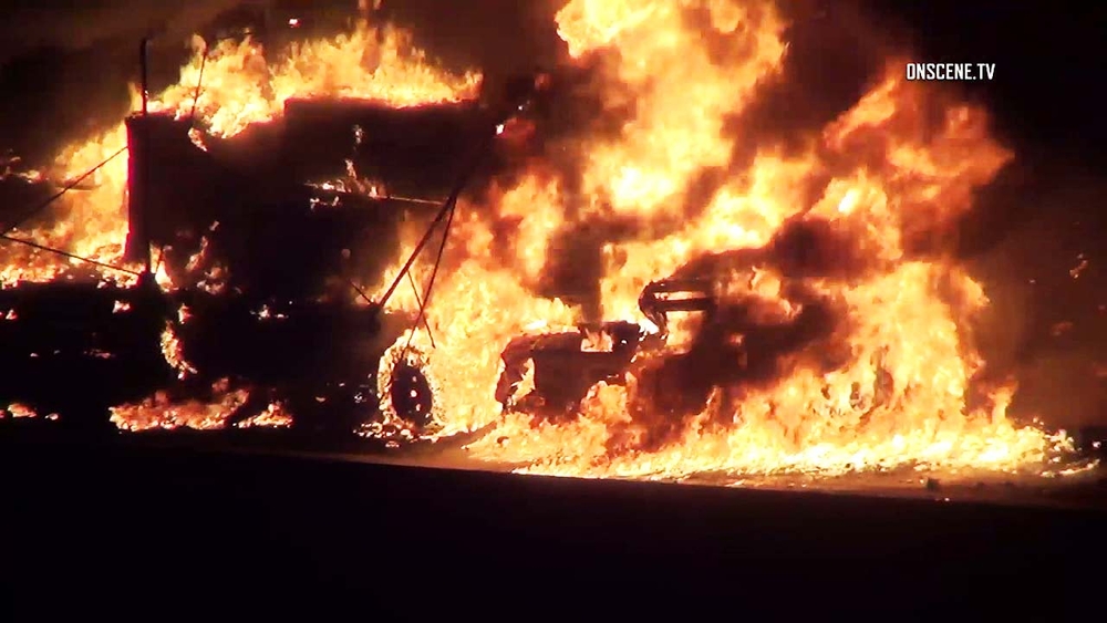 4 killed in fiery crash on 5 Fwy in Santa Clarita