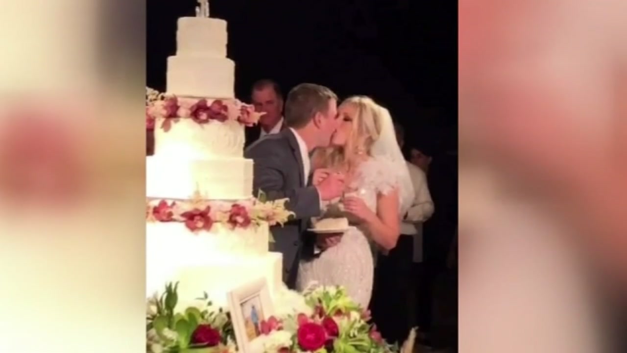 Friends react after newlyweds and pilot killed in ...
Helicopter Crashes Wedding