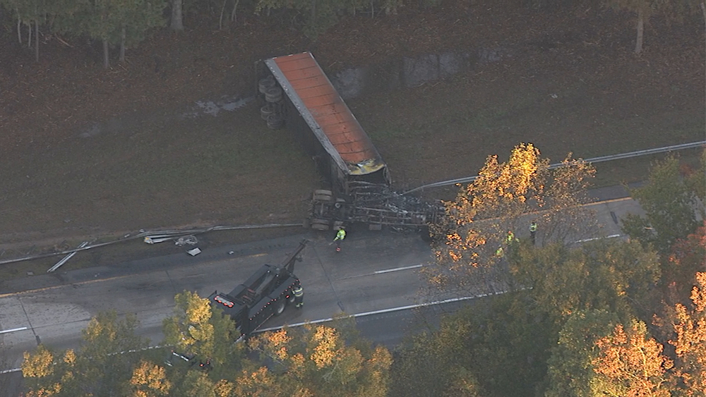 Tractor-trailer hauling apricots closes I-95 N in Nash County