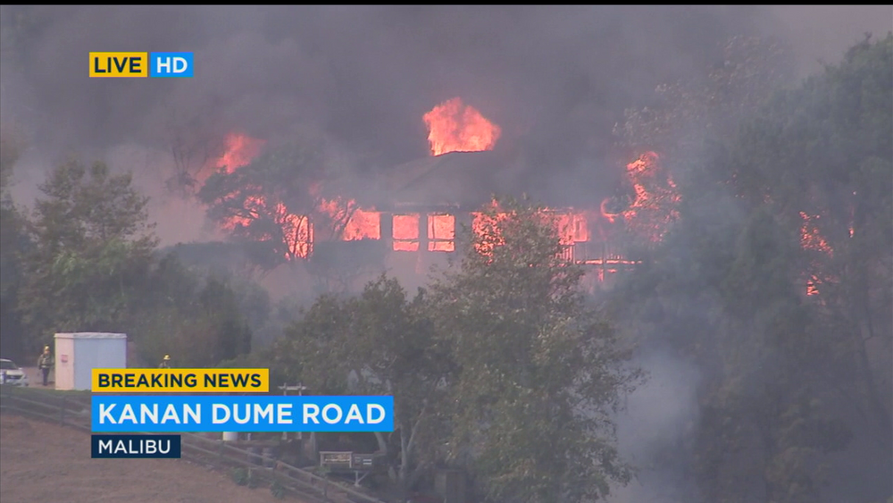 Woolsey Fire: Homes burn on Kanan Dume Road in Malibu