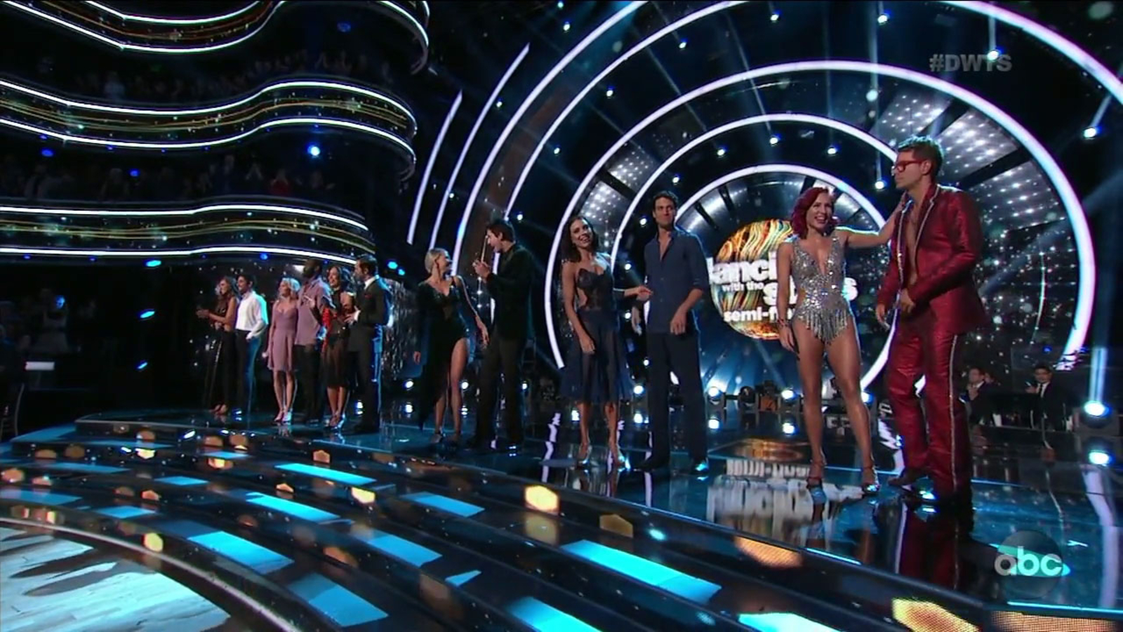 Eliminasi ganda yang mengejutkan di ‘Dancing with the Stars’ mengguncang ballroom