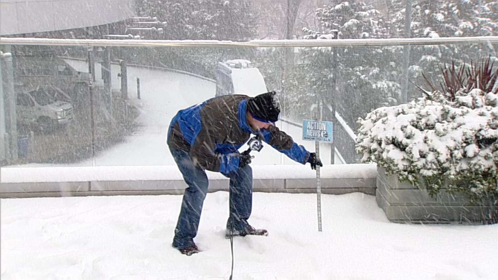 chris-sowers-reports-on-the-snow-conditions-on-the-terrace-of-6abc