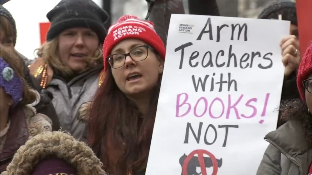 Illinois Association of School Boards votes against giving districts option to arm teachers