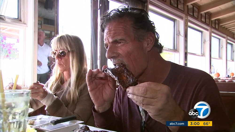 Malibu cafe offers free Thanksgiving meals