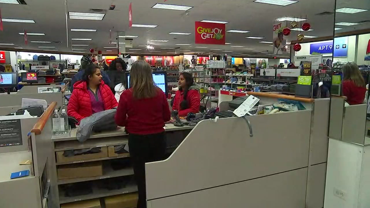 No big crowds for early morning Black Friday shopping