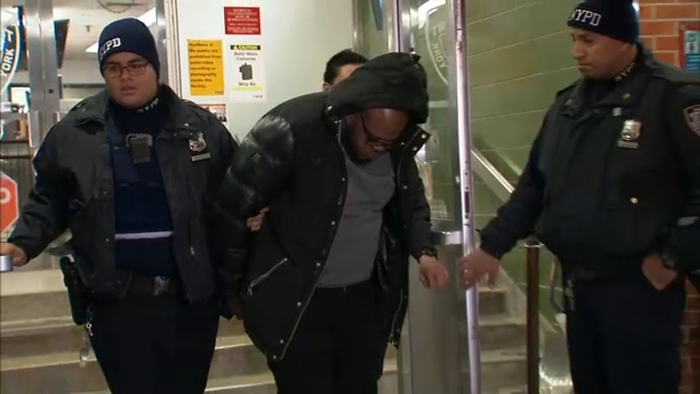 Driver charged with striking EMT, patient in Upper Manhattan
