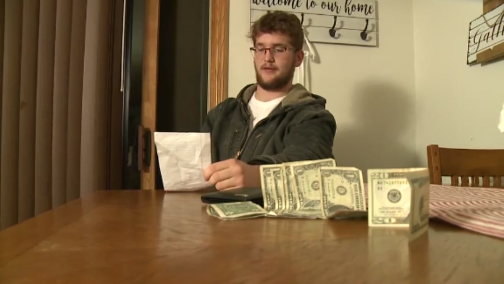 Stranger returns lost wallet with $40 extra inside