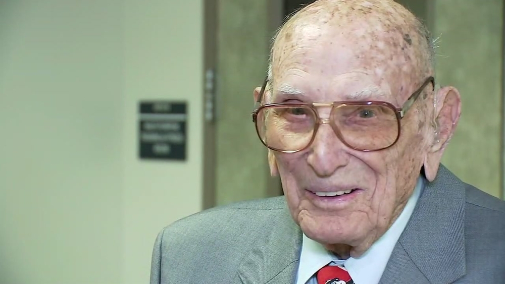 World War II vet retires as Texas' oldest certified lawman at 98