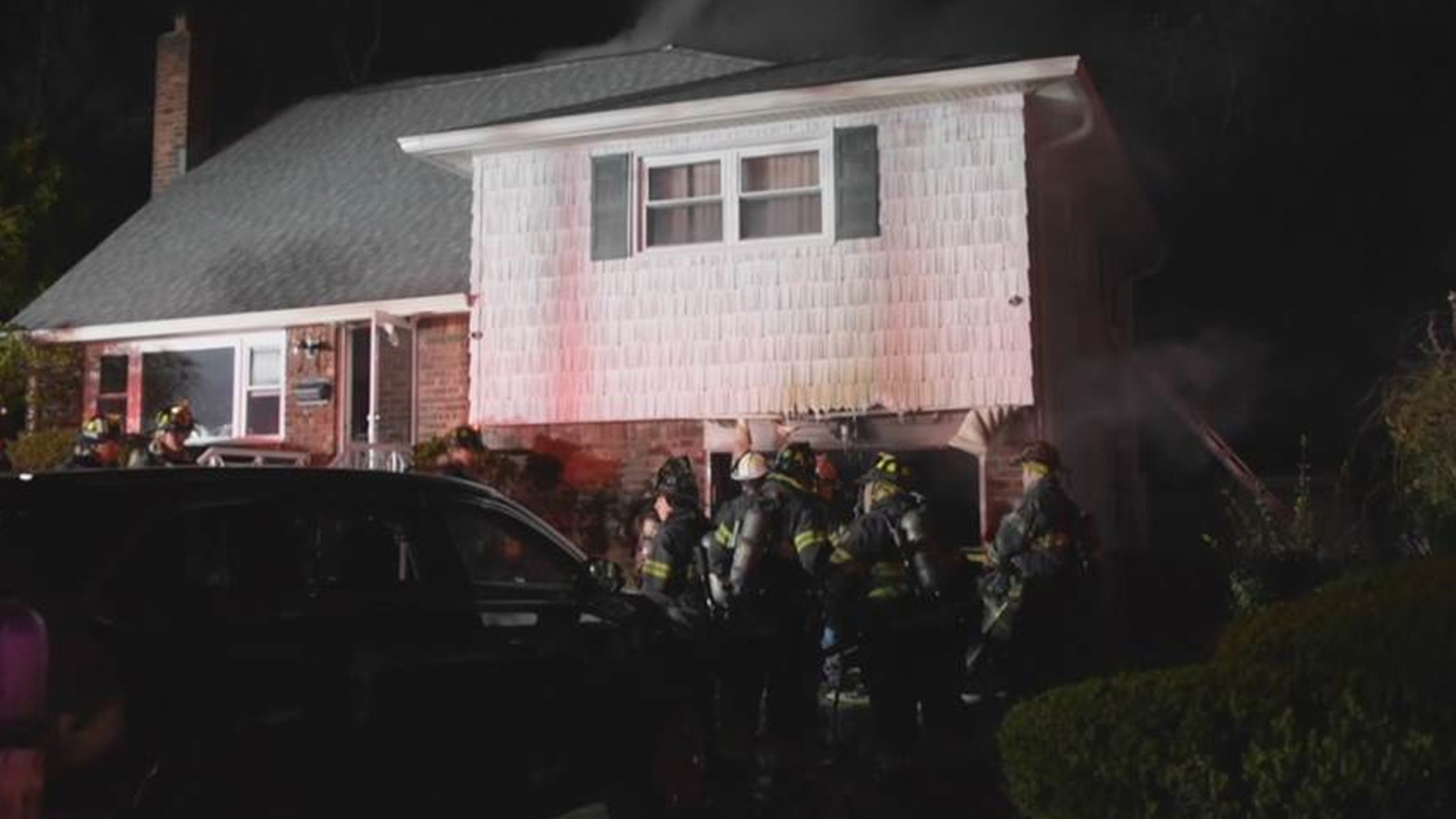 1 dead in Long Island house fire, 2 others escape burning home ABC7