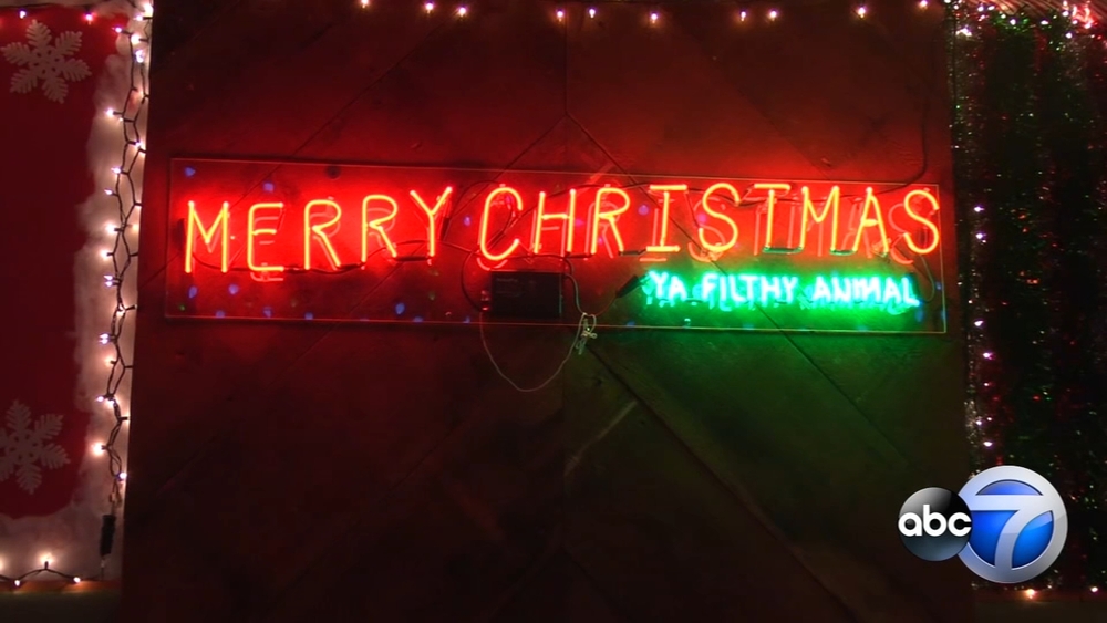 Wrigleyville bar transforms into 'Christmas Club'