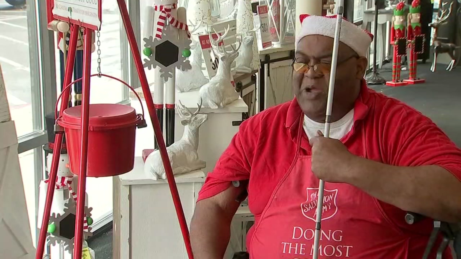 Bell ringer Bill Johnson charms shoppers with voice in Tomball - ABC13 ...