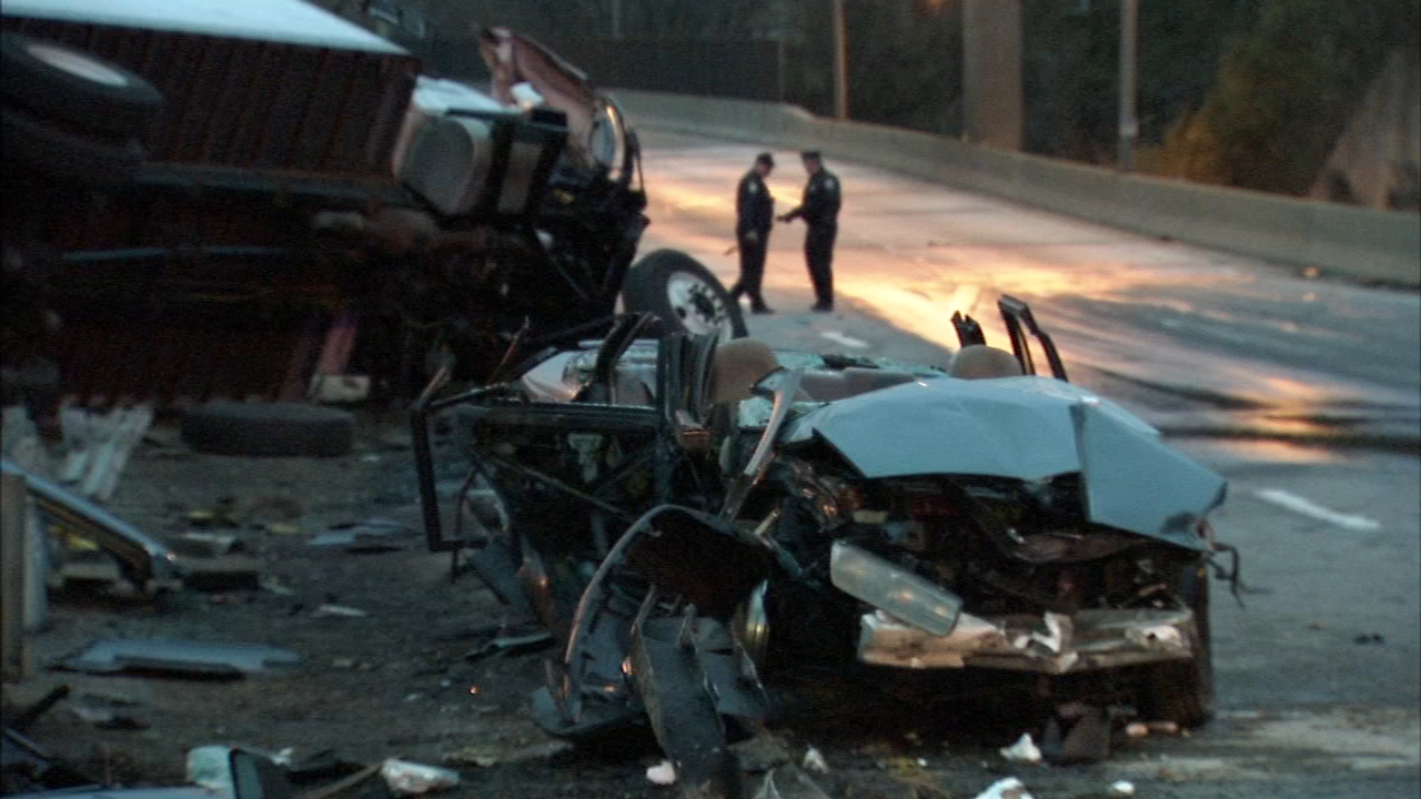 Multi-vehicle crash shuts down Roosevelt Expressway