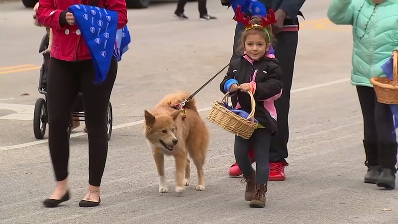 Cary Christmas Parade 2019 VIDEO: Cary Christmas Parade draws crowds | abc11.com Cary Christmas Parade 2019 VIDEO: Cary Christmas Parade draws crowds | abc11.com