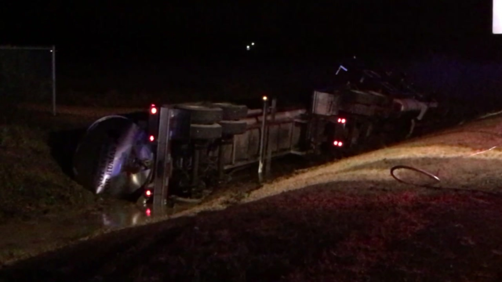 6 hurt in Johnston County crash involving 2 cars, tanker truck ABC11