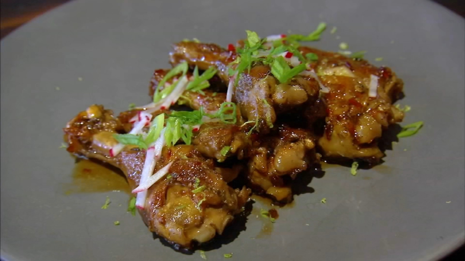 6 Minute Meal & Deal Square 1682's Pan Roasted Duck Wings 6abc