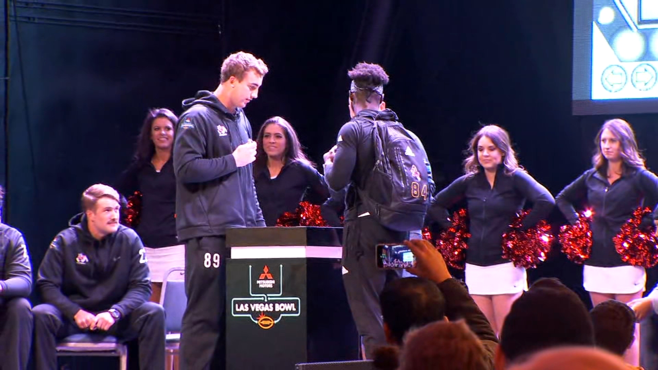 Bulldogs and Sun Devils take part in Fremont Street experience