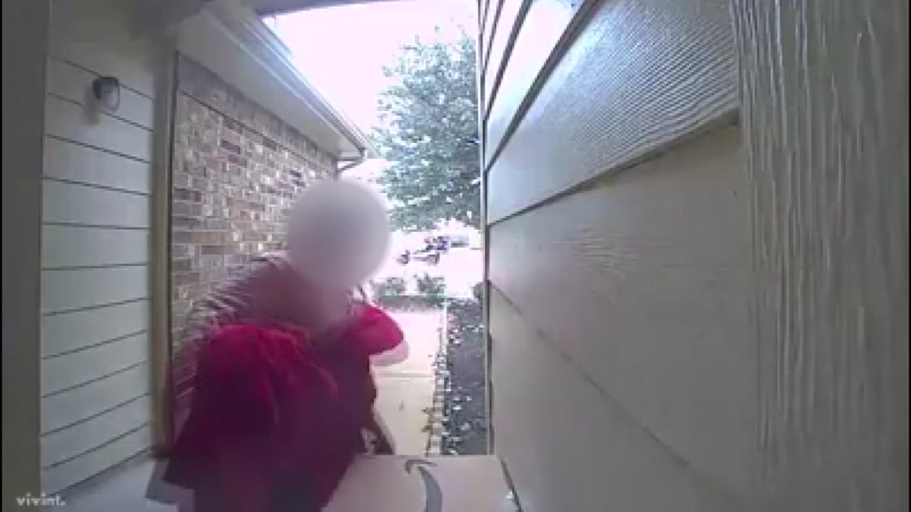 Package thief makes getaway on golf cart near Katy