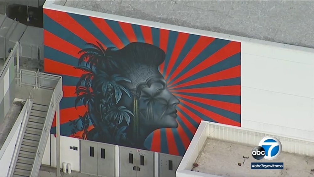 LAUSD holds off on removing controversial Koreatown mural