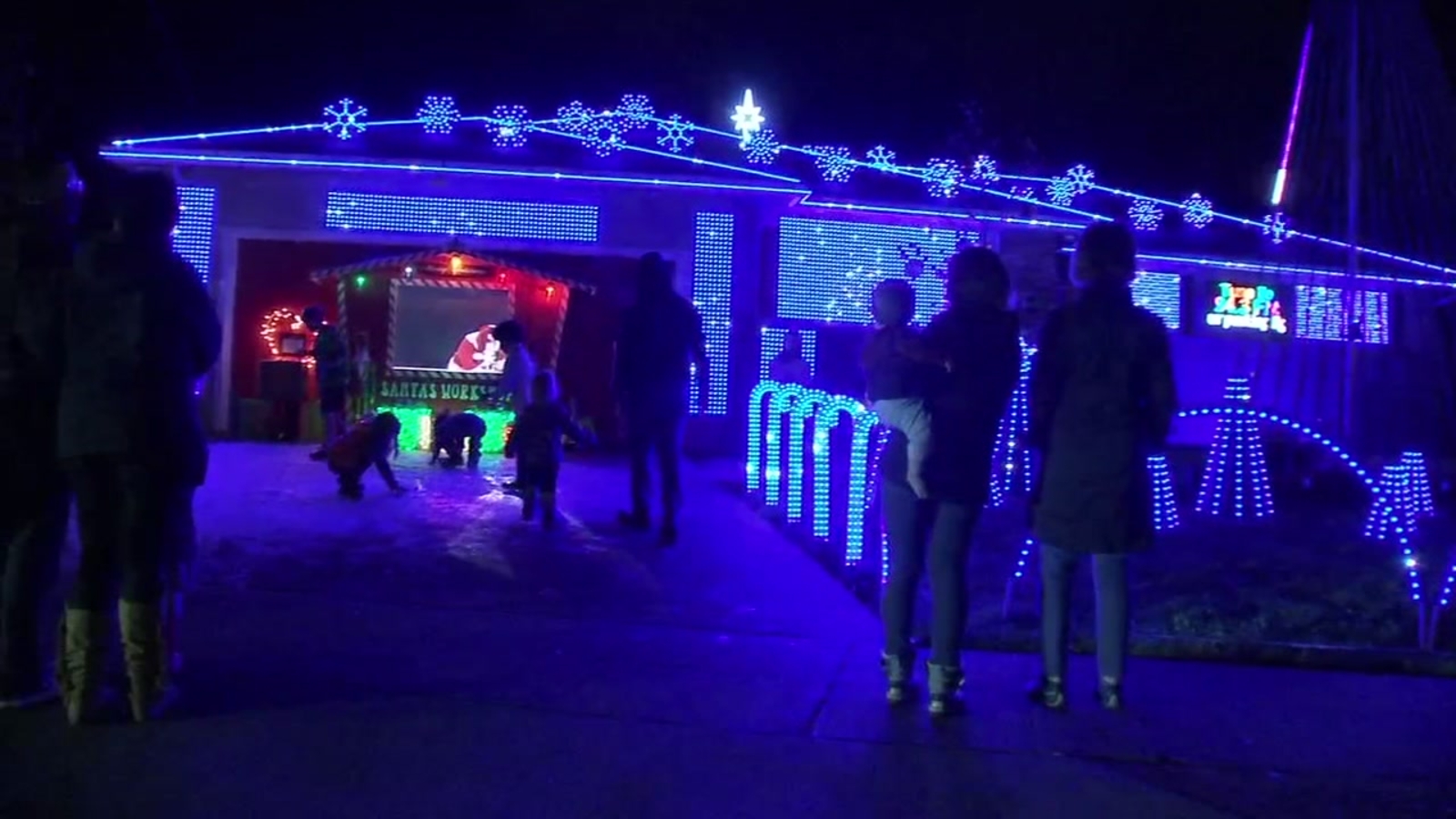 100,000 lights and snow that falls on schedule the Amazing North Bay