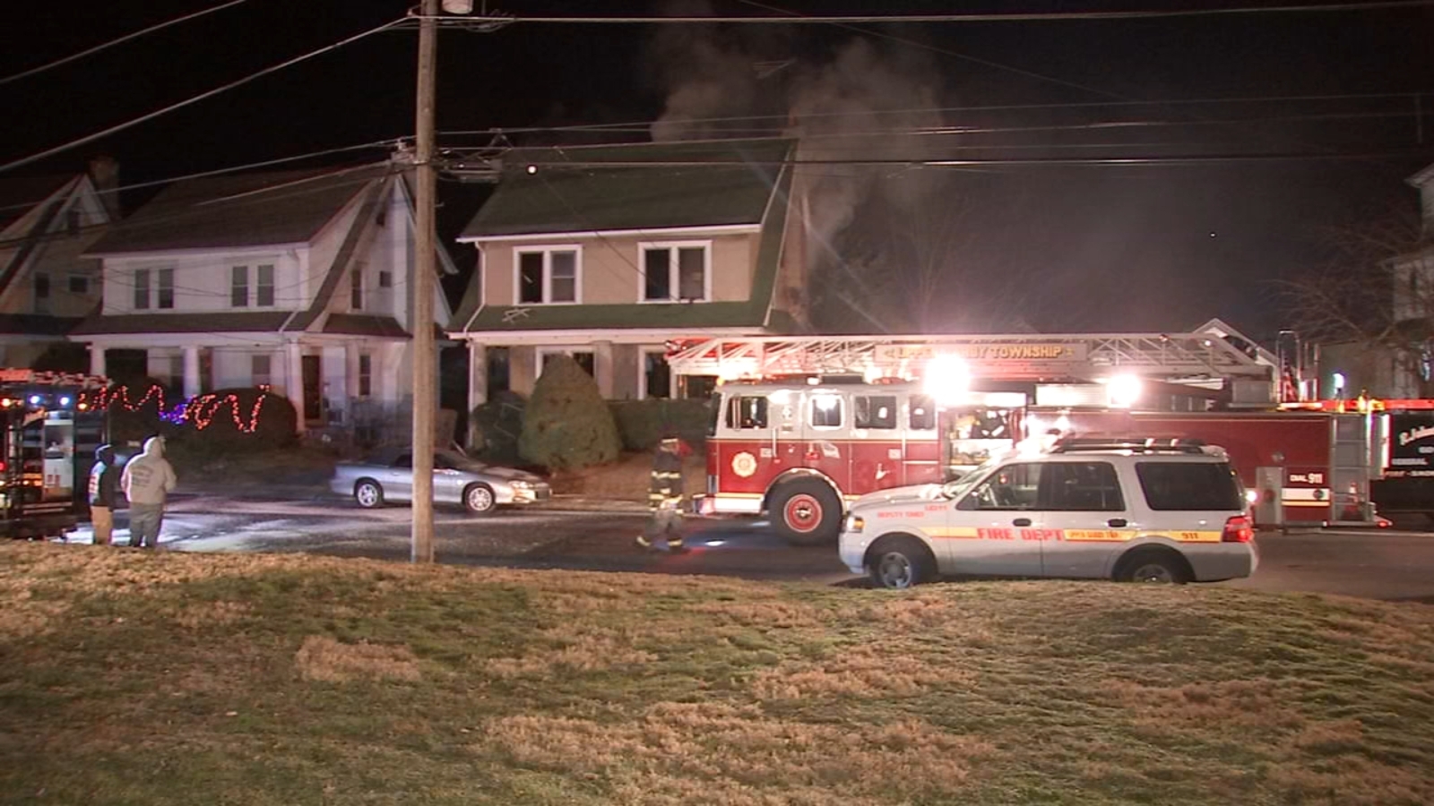 Firefighters, police rescue 5 from Upper Darby house fire 6abc