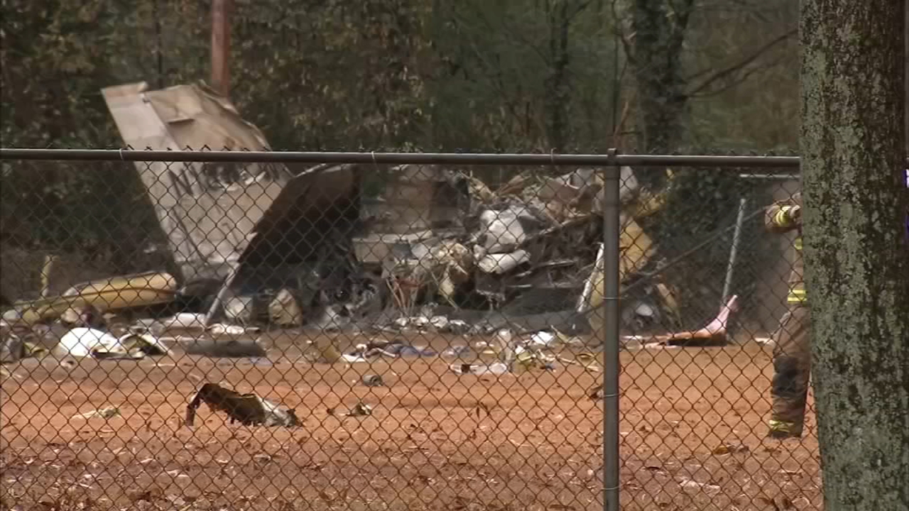 VIDEO: 3 dead after small plane crashes near Atlanta - ABC7 Chicago