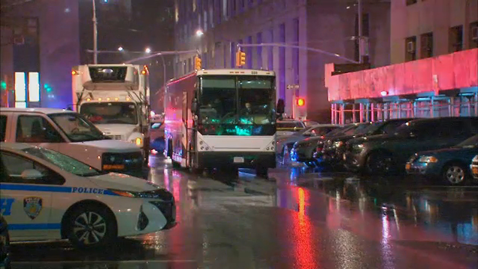 28-year-old woman fatally struck by charter bus in Lower Manhattan ...