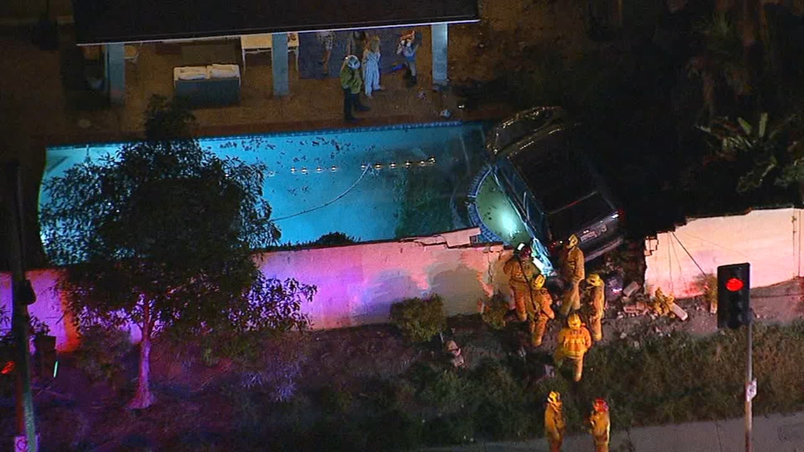 SUV crashes into hot tub at Thousand Oaks home - ABC7 Los Angeles