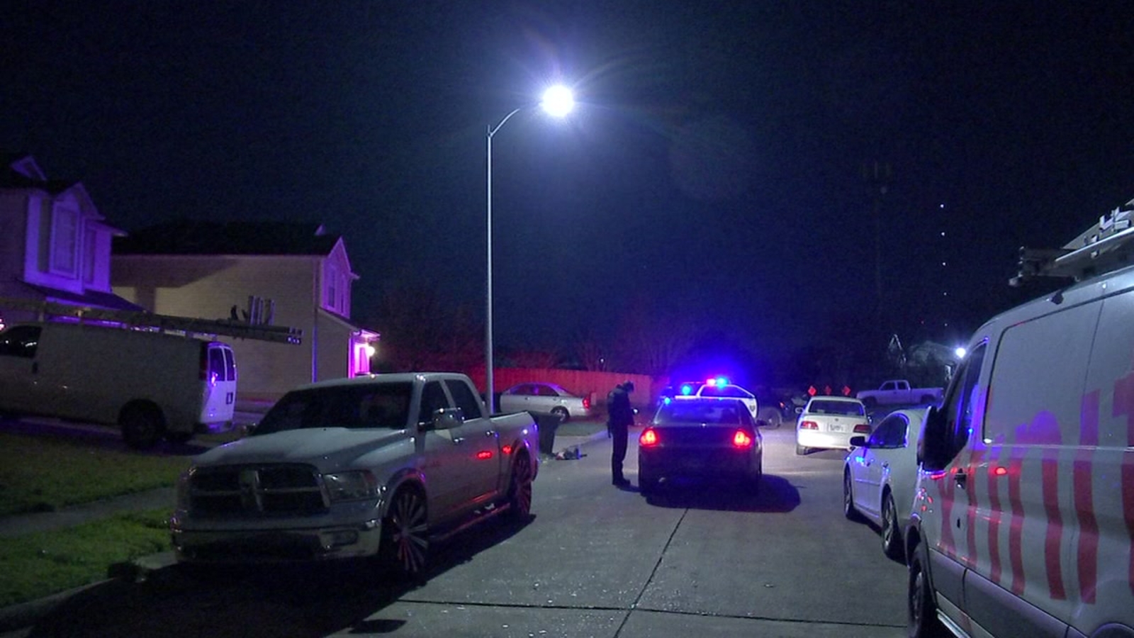 HPD: Man shot multiple times in his car sought help in SW Houston ...