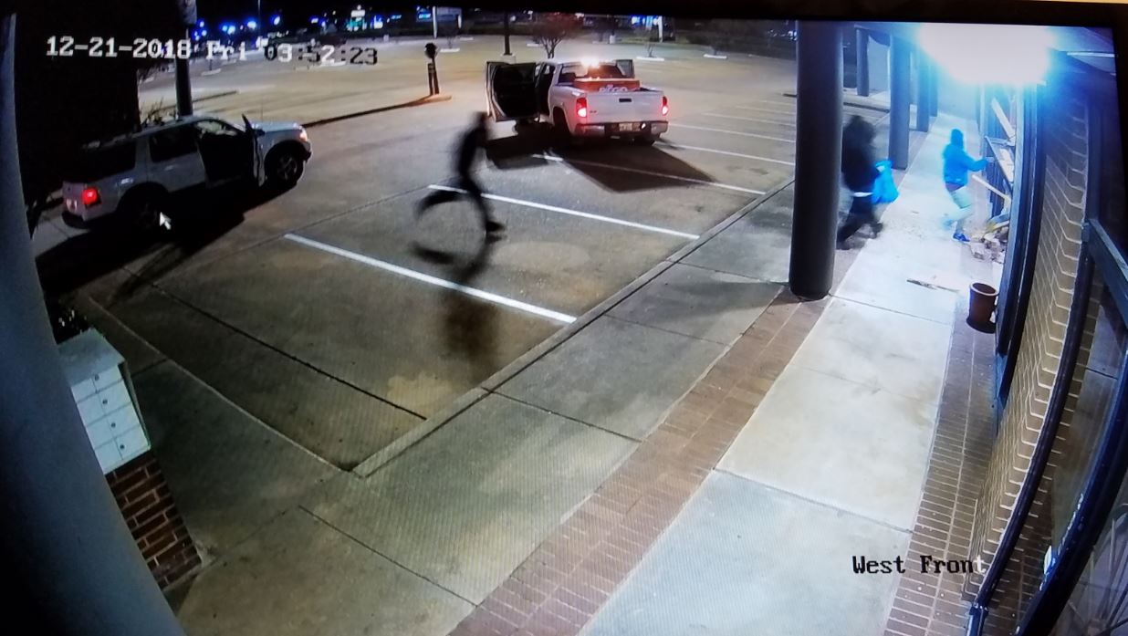 New video shows 8 men ransacking a Fort Bend Co. gun store 