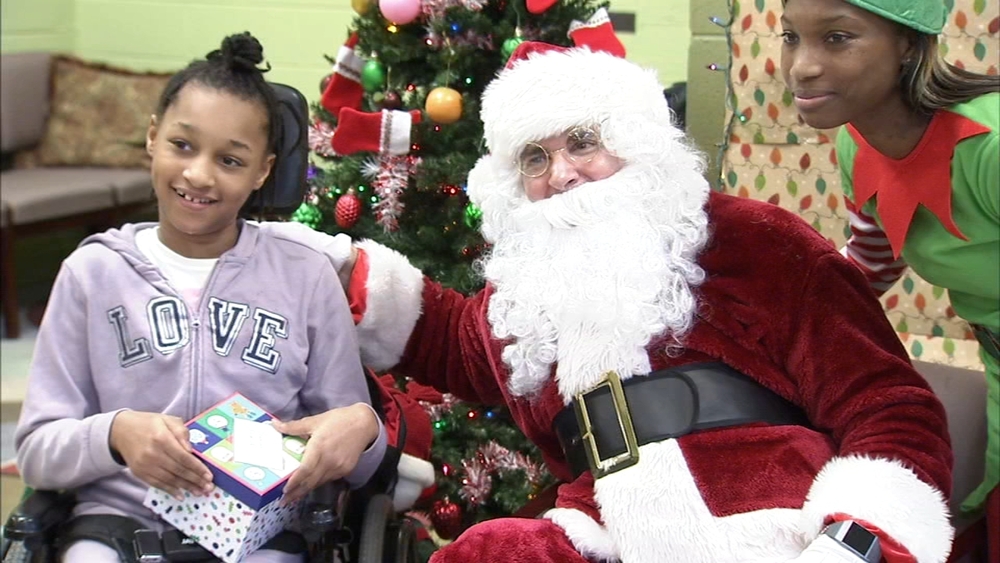 Police throw Christmas party for kids at Philly school