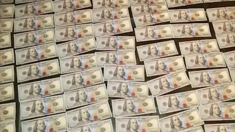 Man turns in $10,000 cash found in purse on UWS subway platform