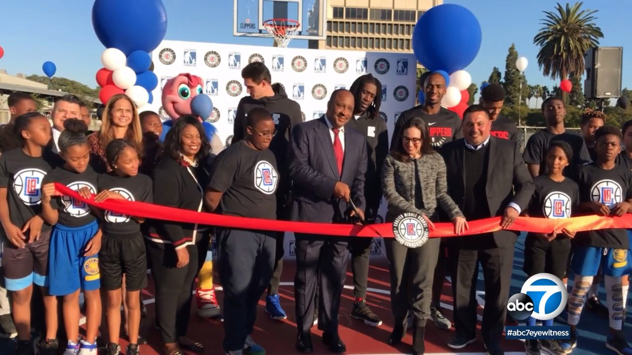 Crozier Middle School gets new basketball courts with help from LA