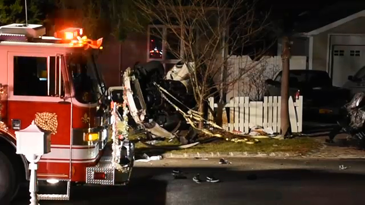 Man charged with leaving scene of crash that left 2 dead in Mastic Beach