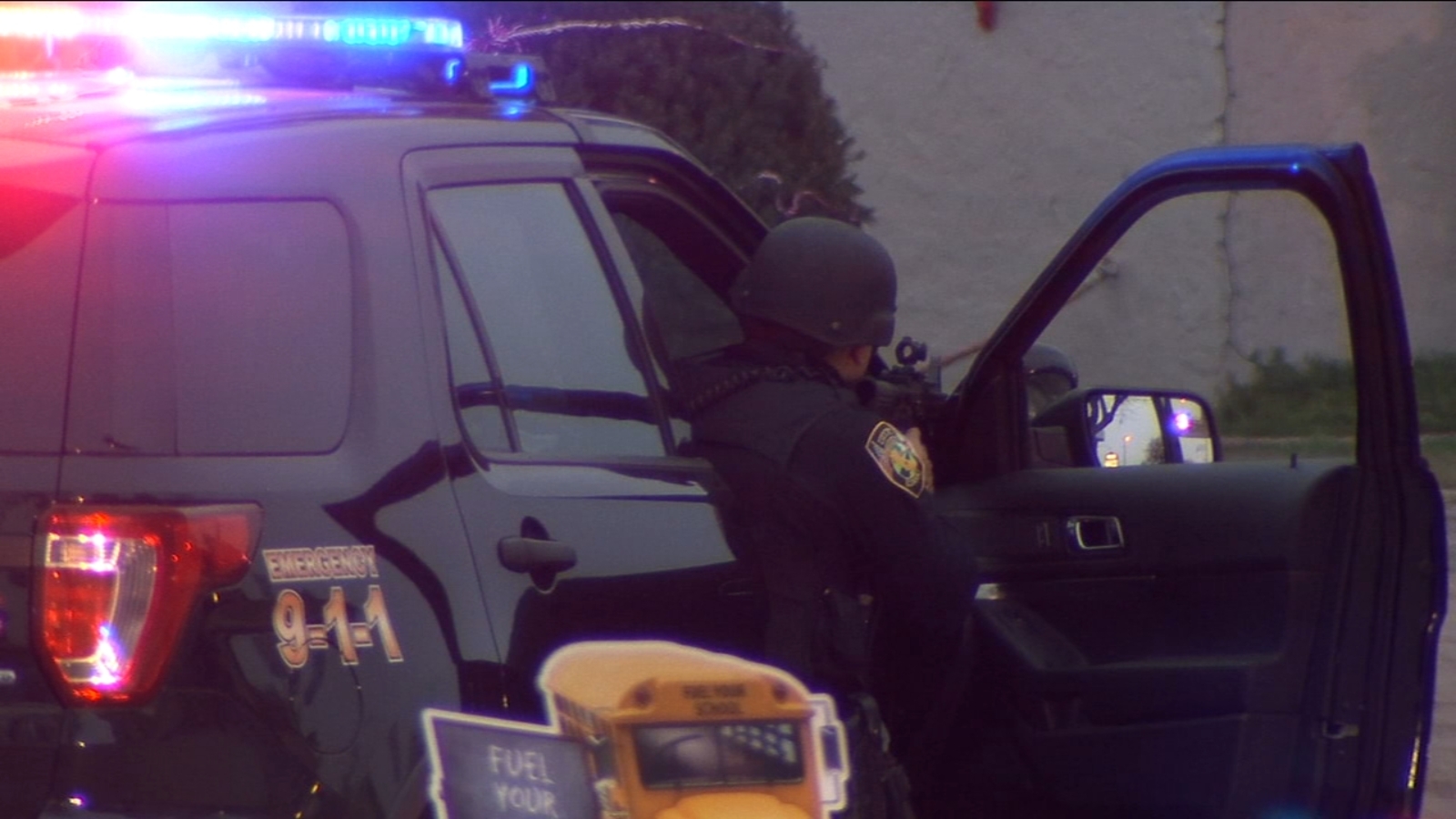 Police search for a suspect who fired shots at a man in Parlier ABC30