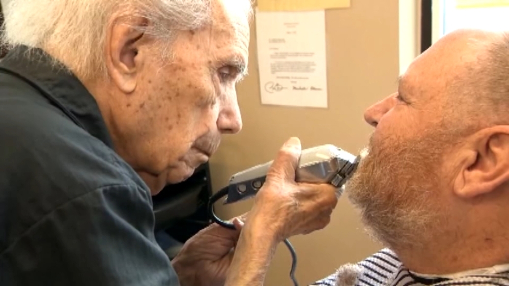 107-year-old barber in New York drives to work every day