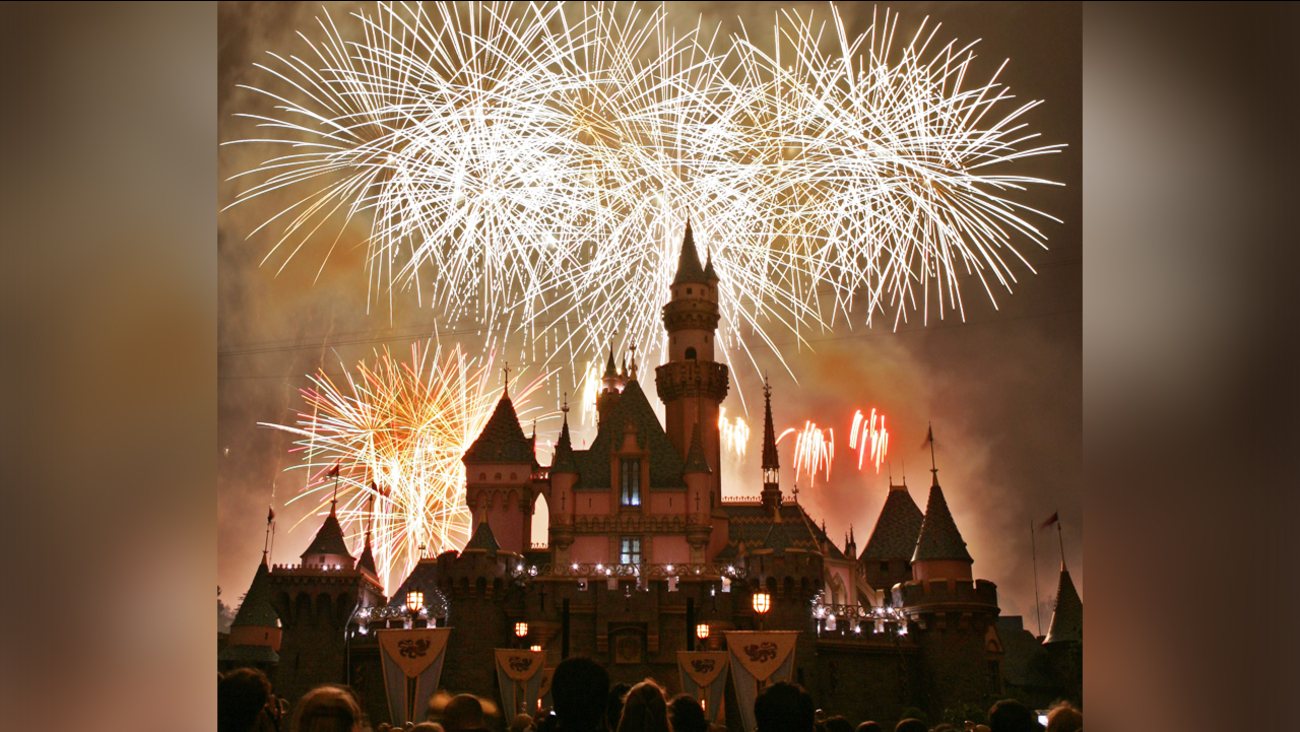Disneyland&#039;s New Year&#039;s Eve fireworks show may be &#039;limited&#039; due to winds - ABC7 San Francisco