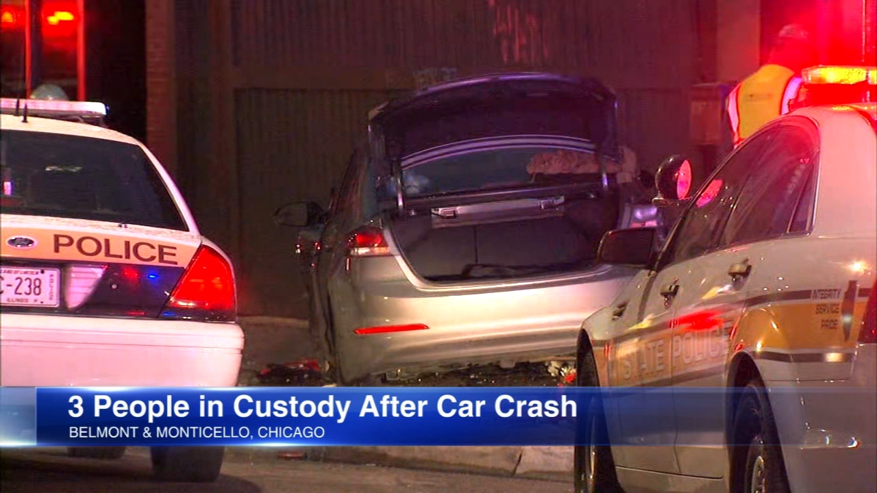 Stolen car hits CTA bus; 2 suspects still at large
