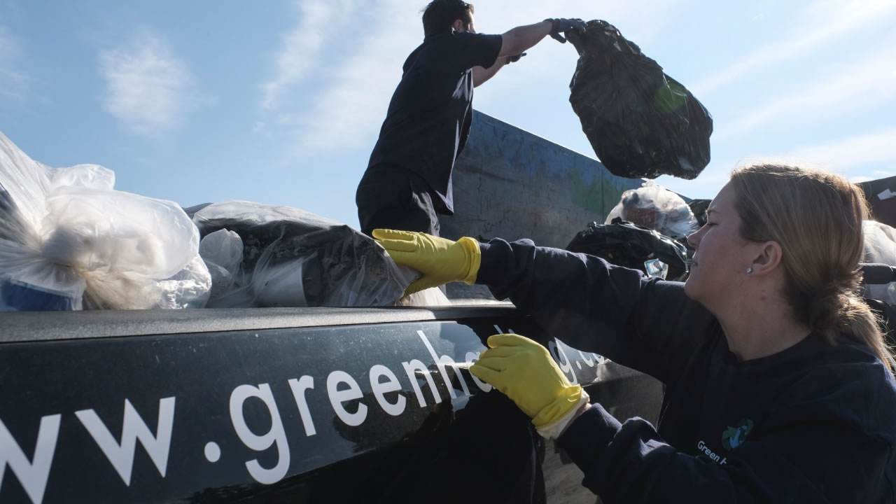 Bay Area woman helps keep parks clean amid government shutdown