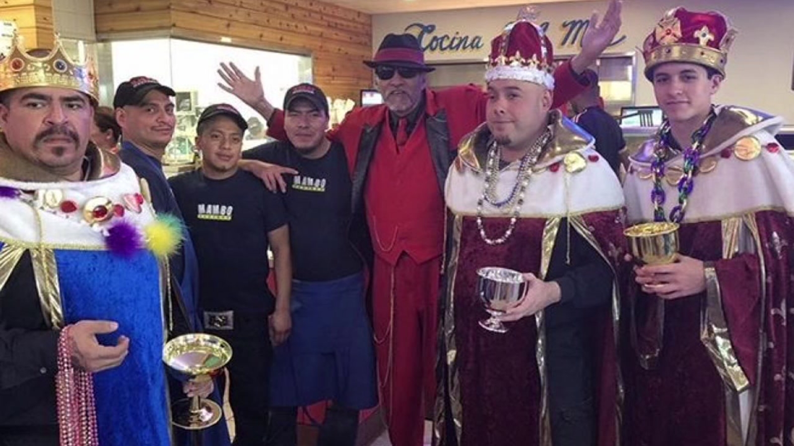 Pancho Claus Surprises Houston Mambo Seafood Restaurants With Gifts Abc13 Houston