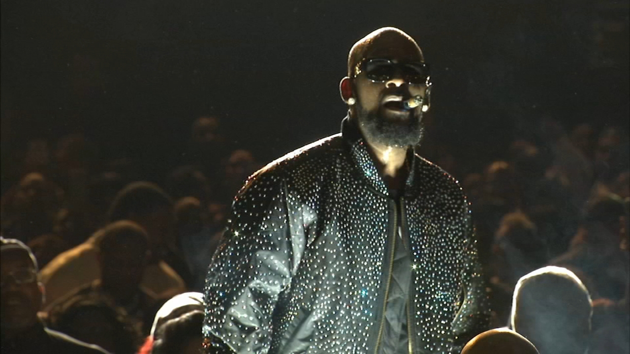 Foxx asks for cooperation from possible victims, witnesses to open R. Kelly investigation