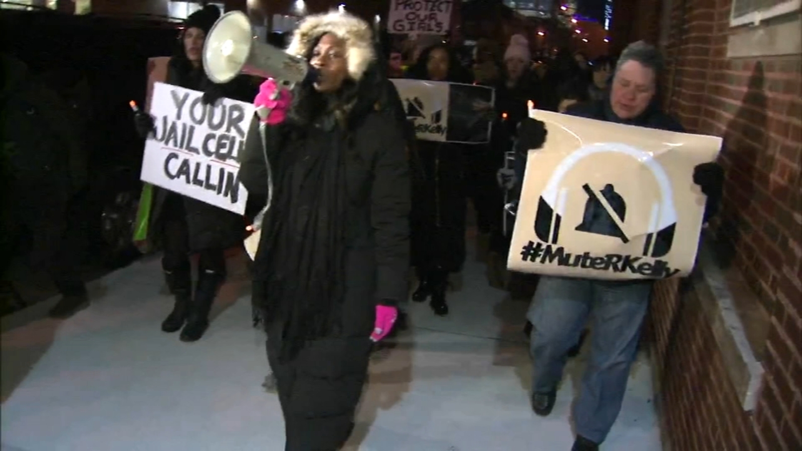 Protest For R. Kelly Protesters call for prosecution, boycott of R. Kelly outside Chicago ...